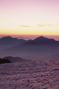 中国女足选手在海外比赛中势不可挡，夺冠