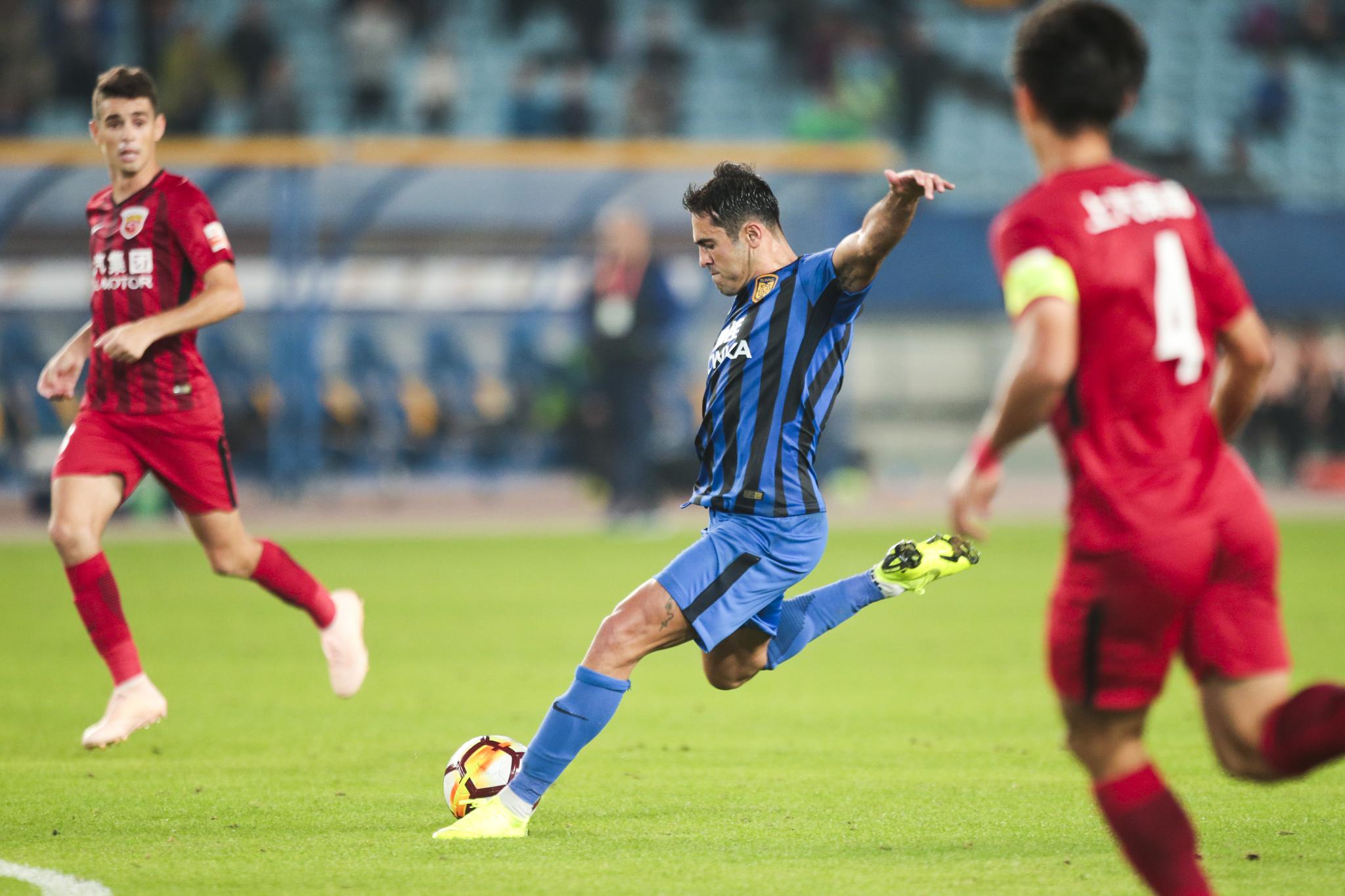 关于上港遭遇杀神,苏宁主场3-1击败的信息 关于上港遭遇杀神,苏宁主场3-1击败的信息