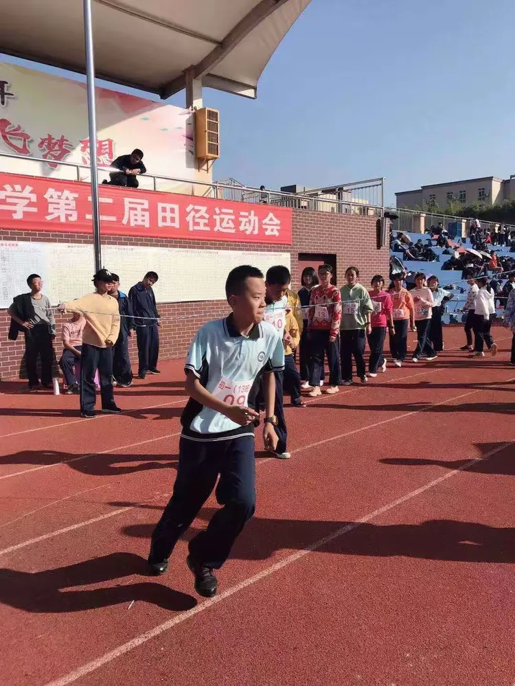 关于紧凑节奏,比赛上演直播风云,球员斗志昂扬的信息 关于紧凑节奏,比赛上演直播风云,球员斗志昂扬的信息