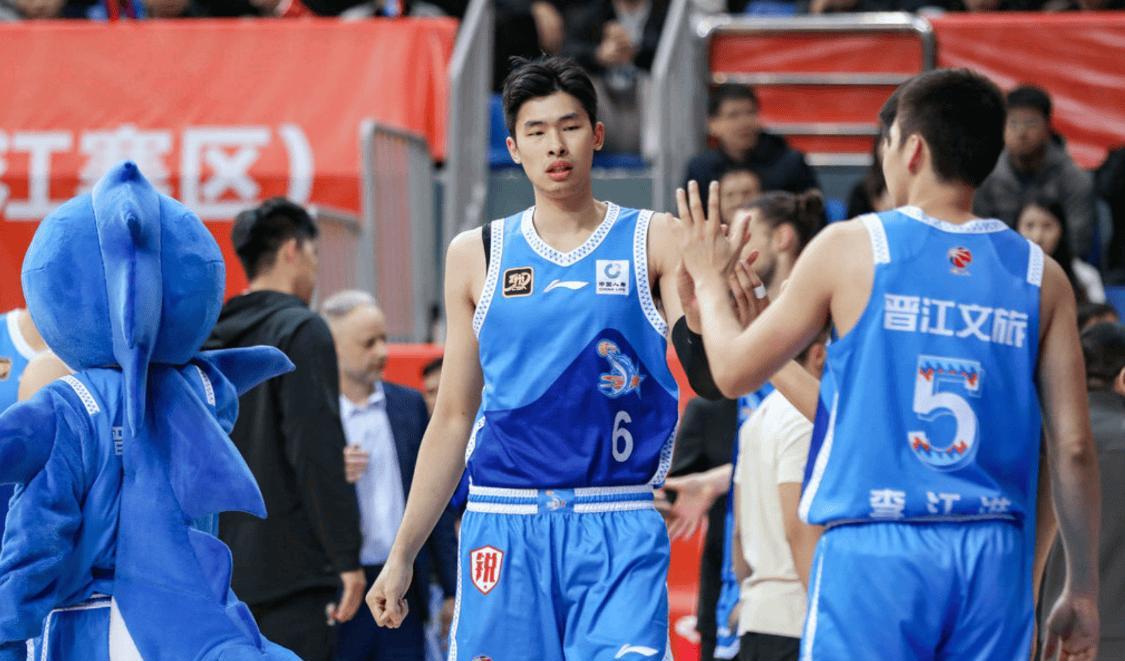 福建男篮在赛场上呈现出强劲势头