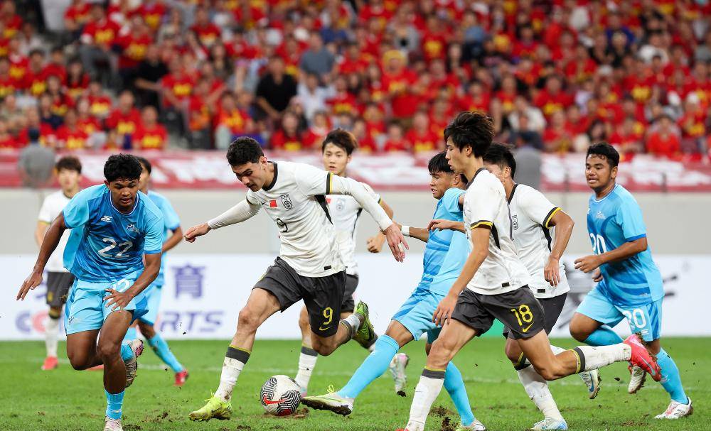 阿联酋球队成功晋级下一轮比赛 阿联酋球队成功晋级下一轮比赛