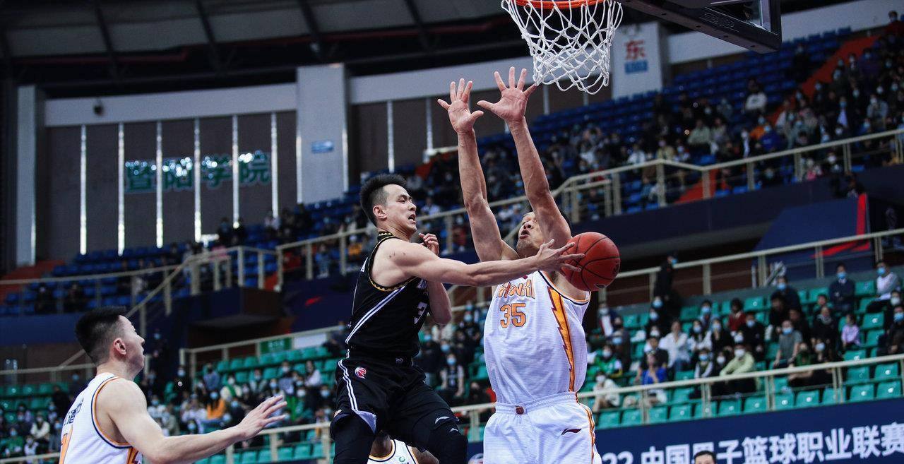 关于挺进前八，某队表现强势晋级淘汰赛的信息