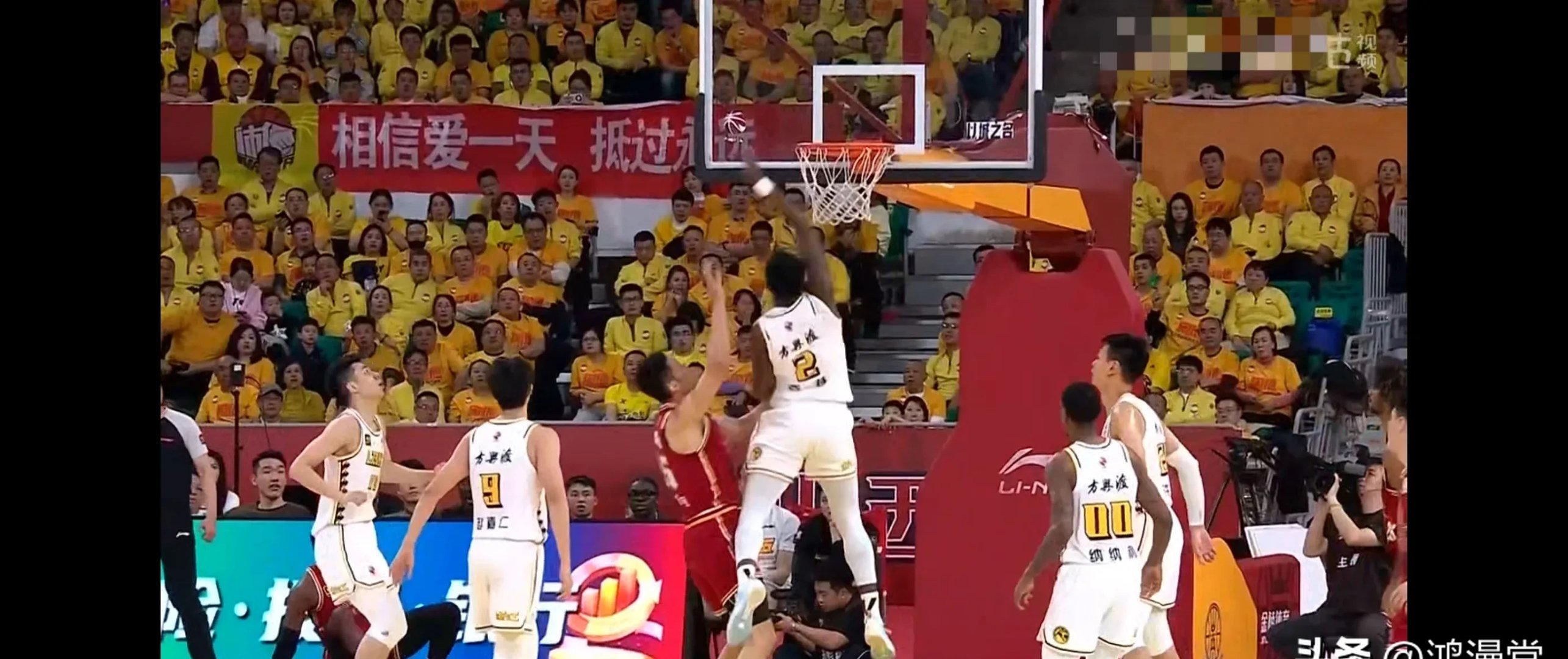 包含比赛进入关键时刻，球队寻找突破对手之策的词条