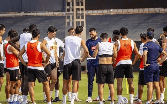 巴伦西亚放弃引援计划，球迷担忧球队前景的简单介绍