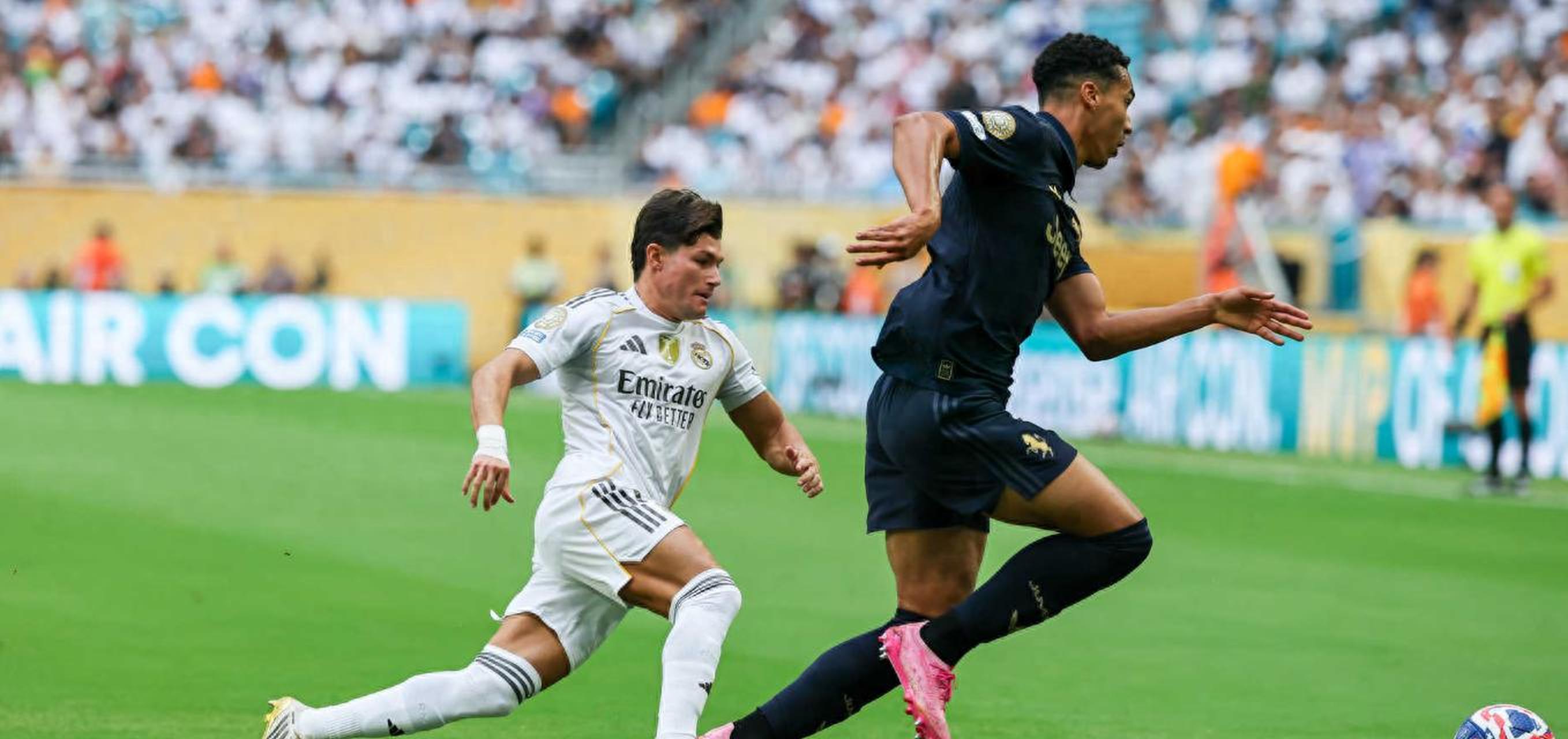 包含尤文图斯逆转击败对手,延续不败纪录的词条 包含尤文图斯逆转击败对手,延续不败纪录的词条