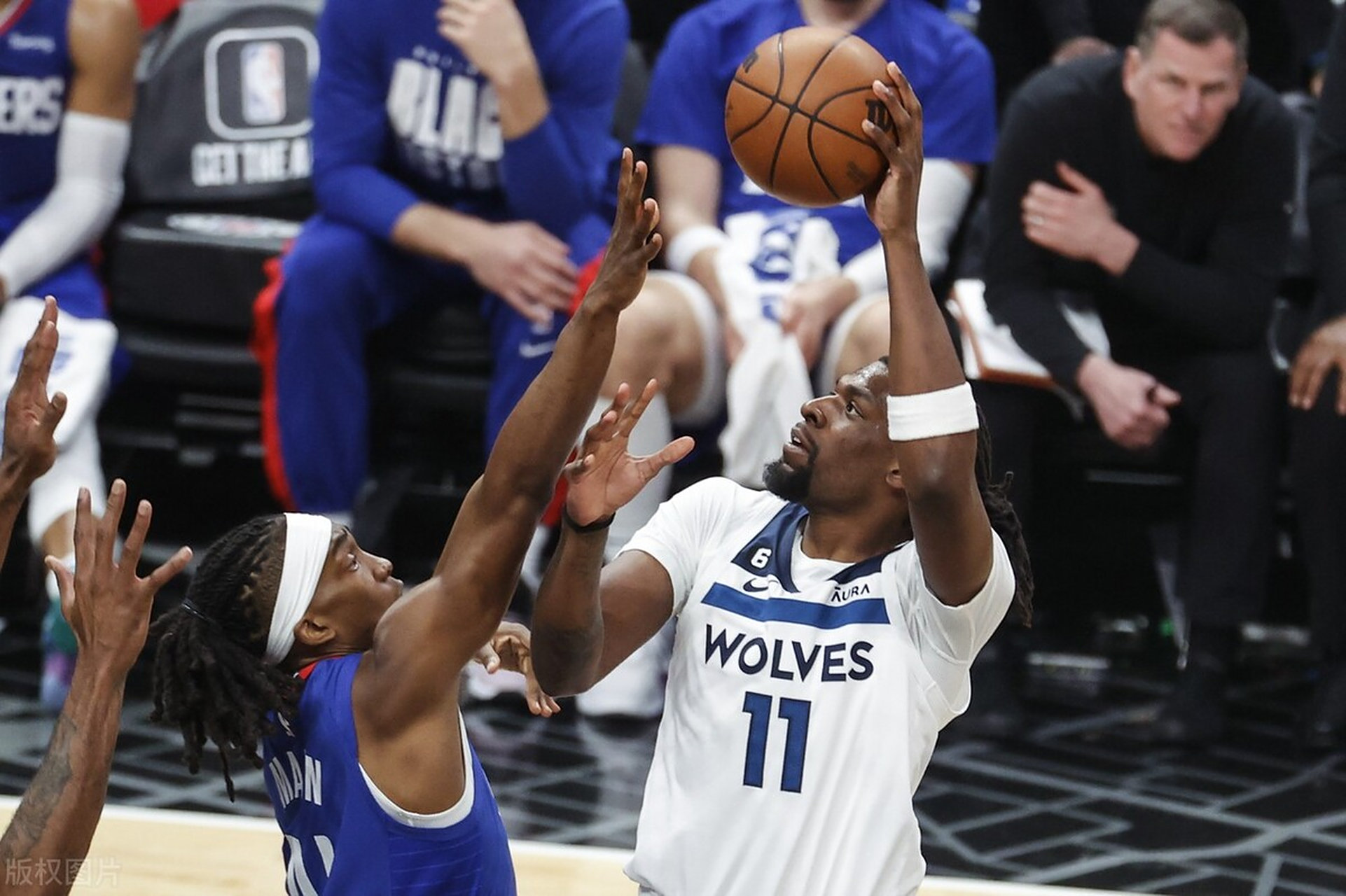 快船小胜森林狼,莱昂纳德助攻犹胜 快船小胜森林狼,莱昂纳德助攻犹胜