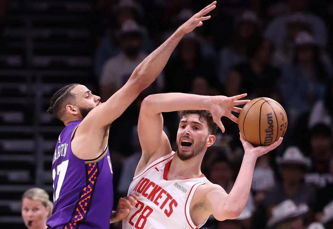 太阳力克公牛,取得三连胜 太阳力克公牛,取得三连胜