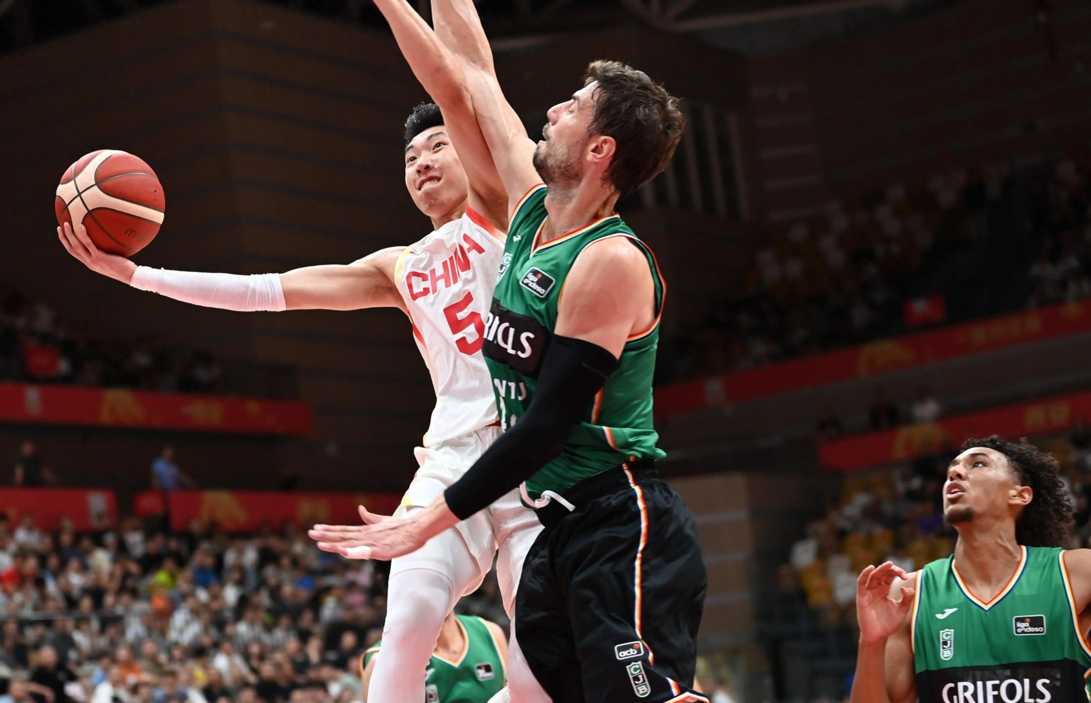 双核火力全开,领衔球队逆转胜利 双核火力全开,领衔球队逆转胜利